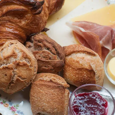 Domaine Pyrenees Passions - De Charmes & Caractere