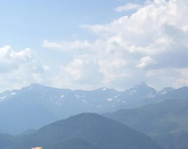 Domaine Pyrenees Passions - De Charmes & Caractere *